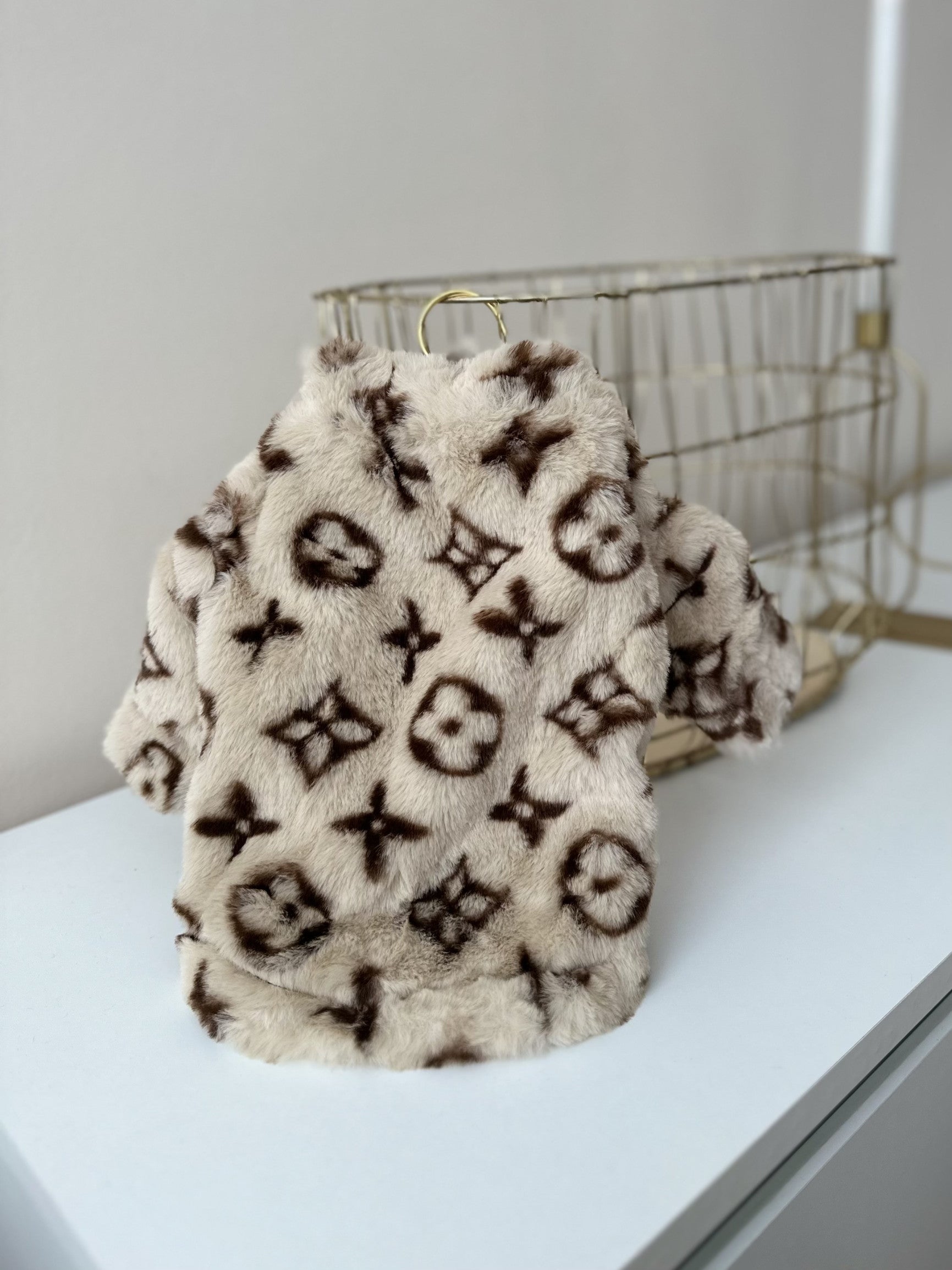 Шуба бежевого кольору Louis Vuitton Couture