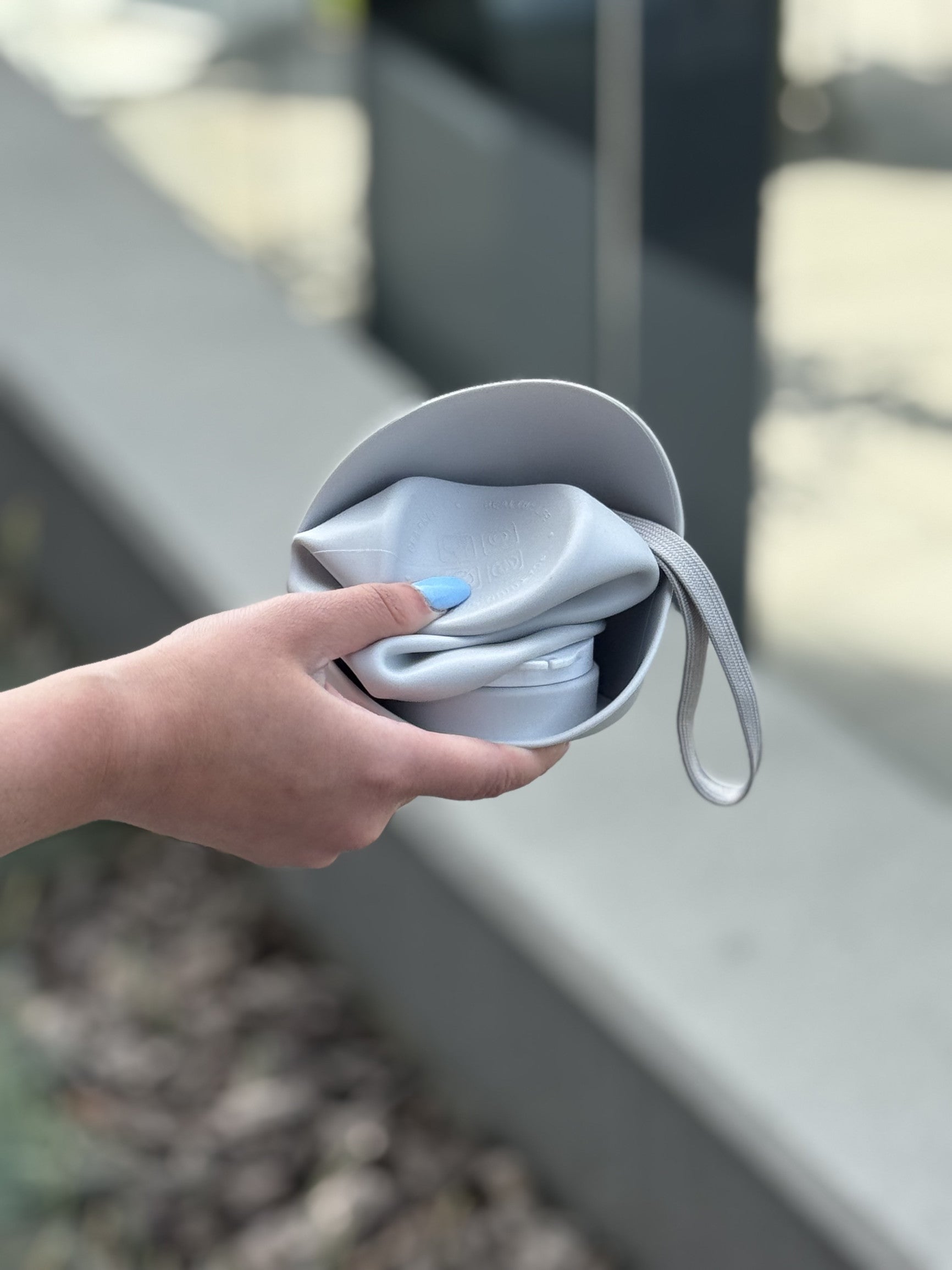 Поїлка силіконова сірого кольору Soft Touch