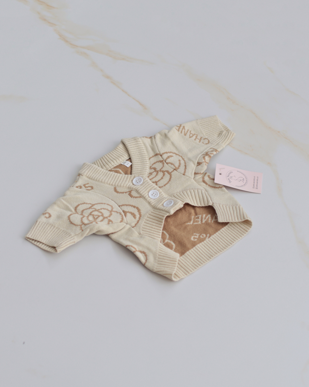 Кардиган бежевого кольору з принтом Chanel