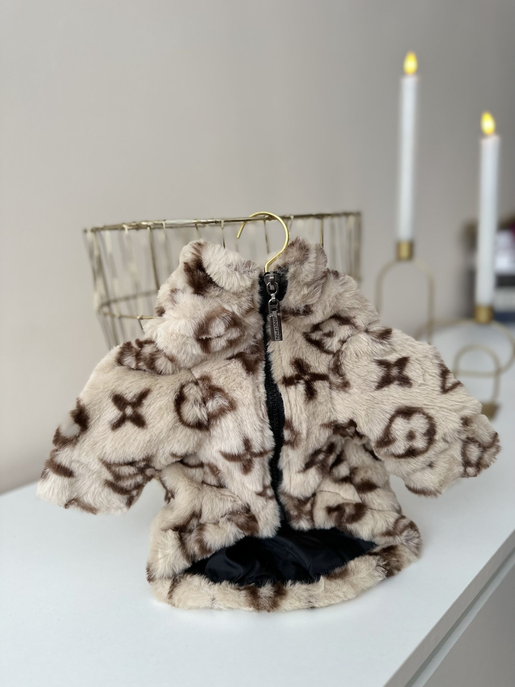 Шуба бежевого кольору Louis Vuitton Couture