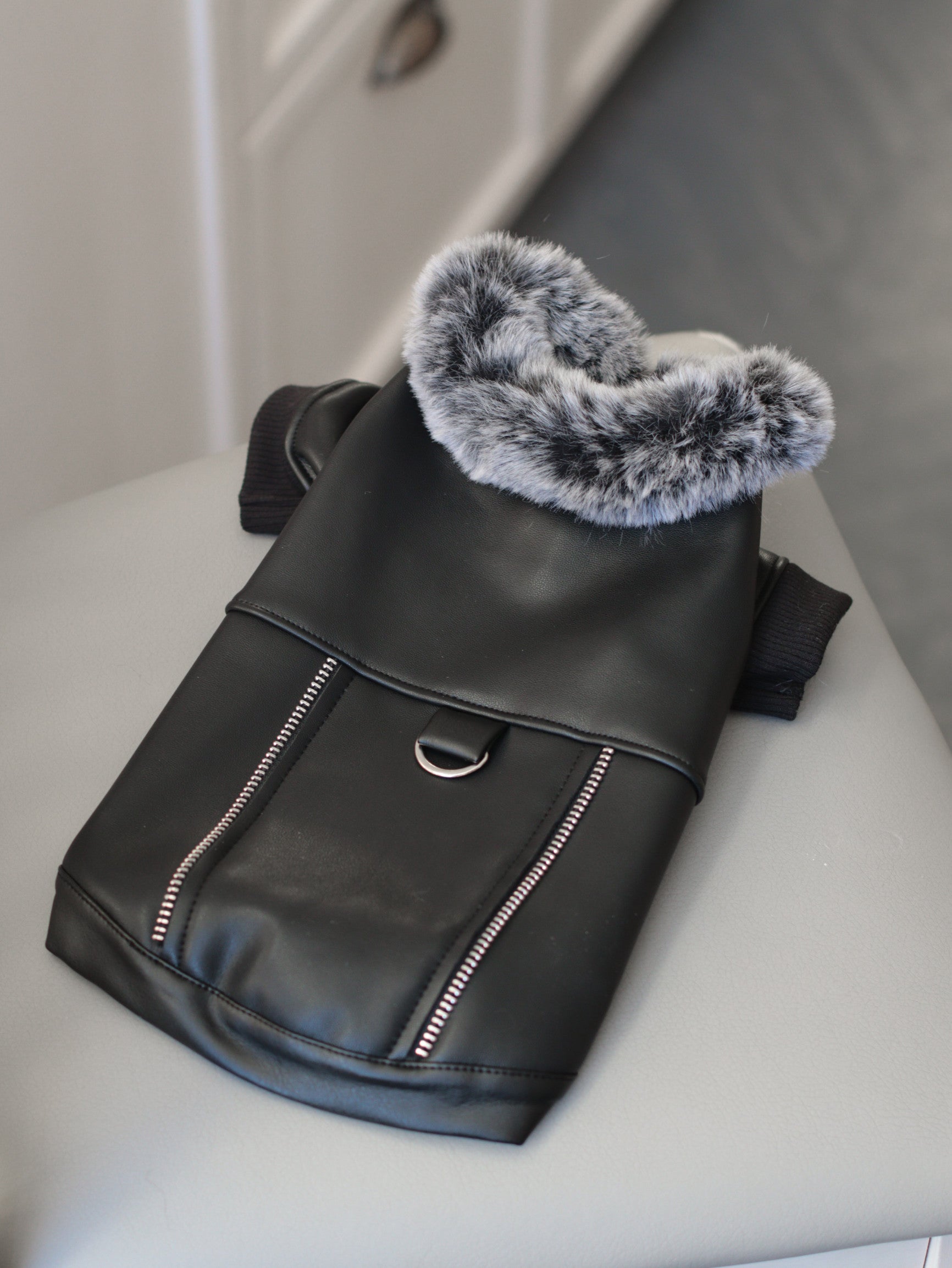 Куртка чорного кольору Leather jacket