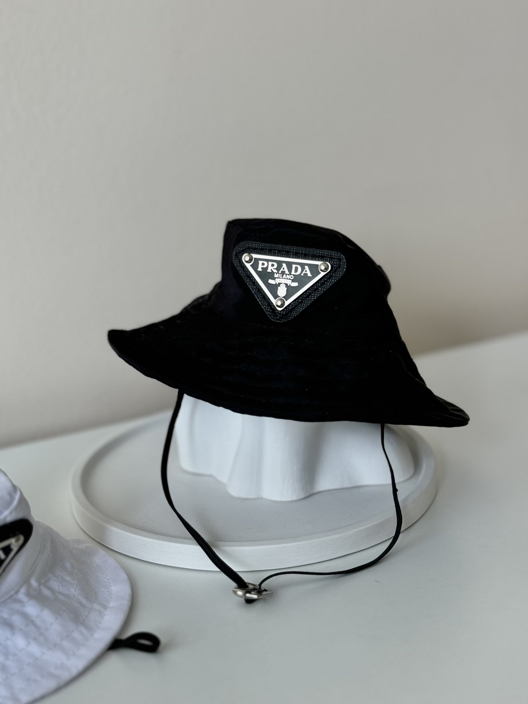 Панамка чорного кольору Prada