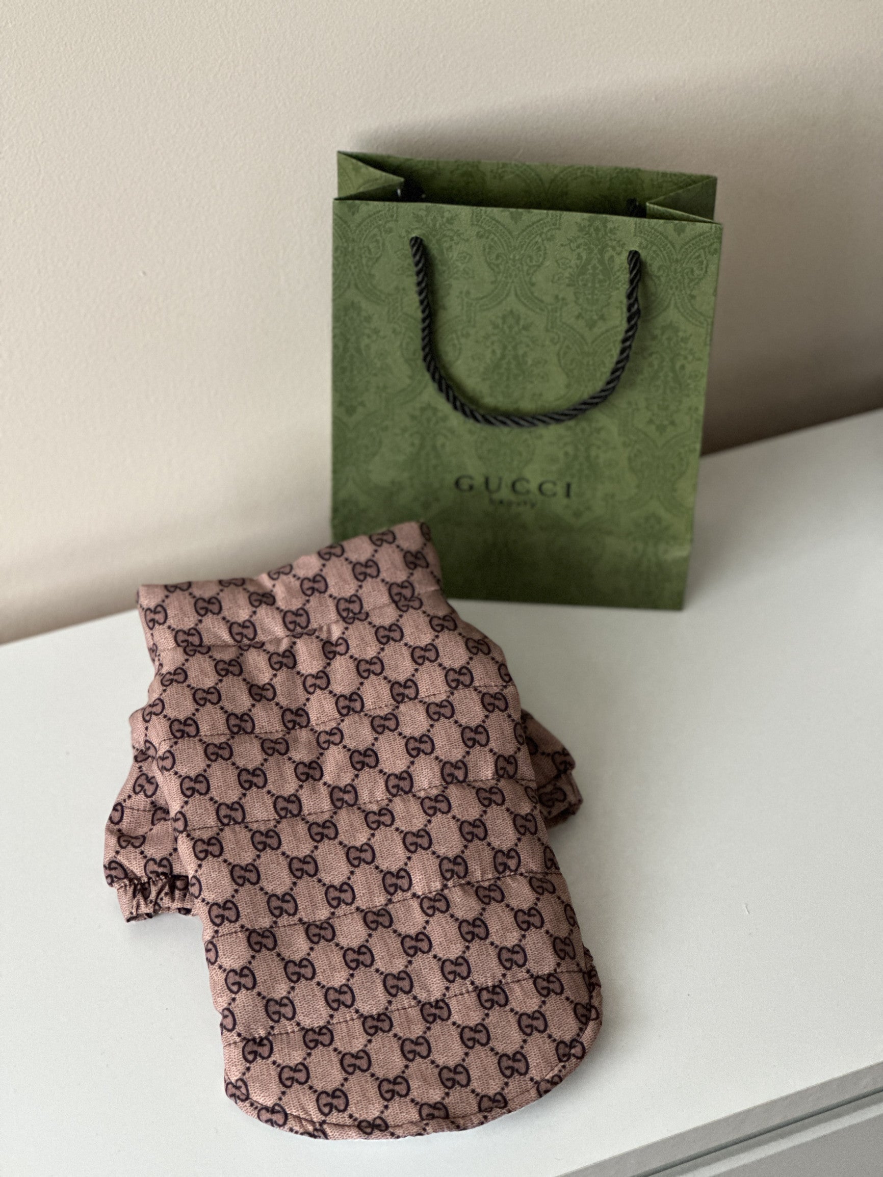 Куртка коричневого кольору з принтом Gucci Monogram