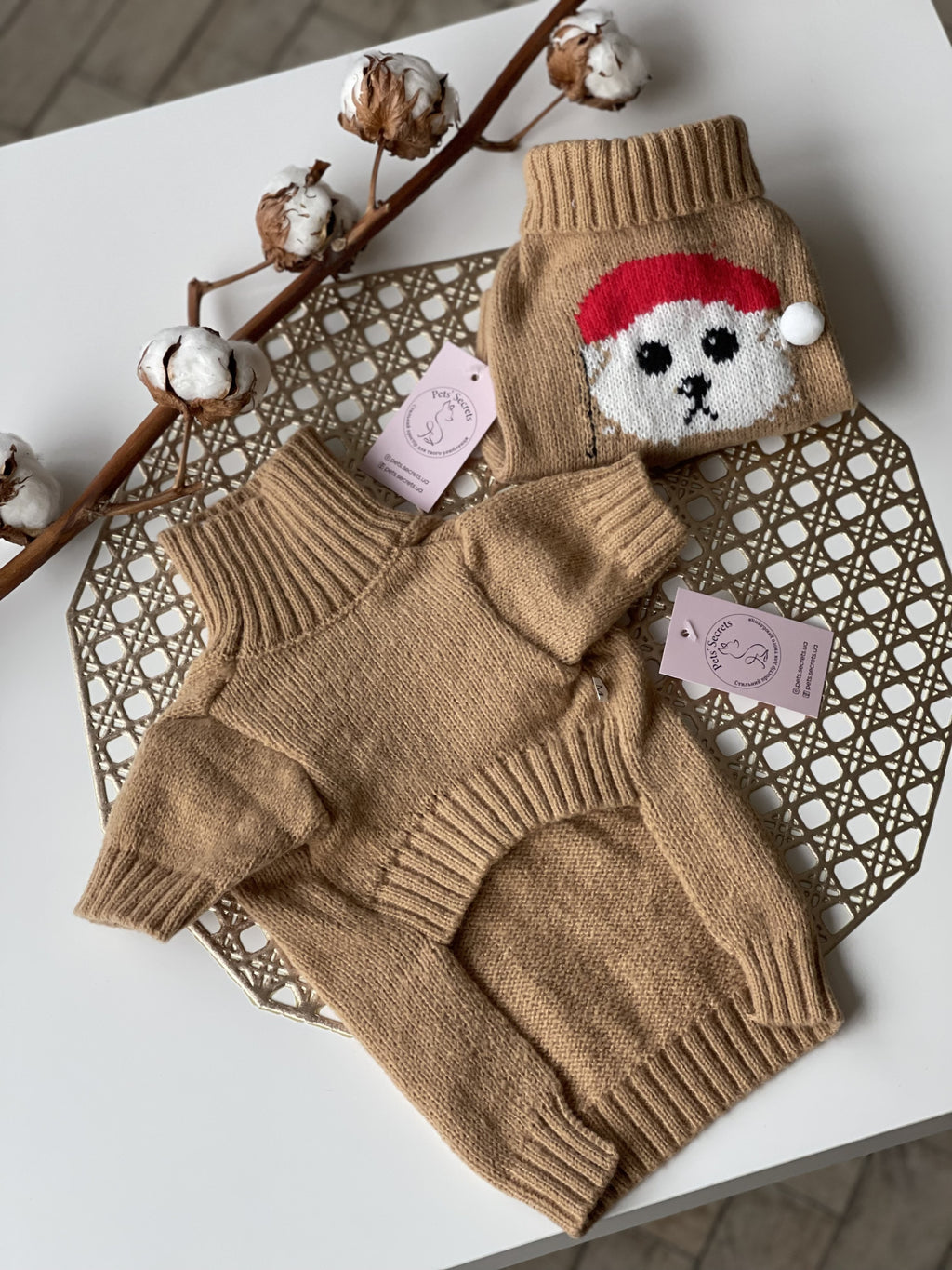 Светр бежевого кольору з новорічним принтом Dog