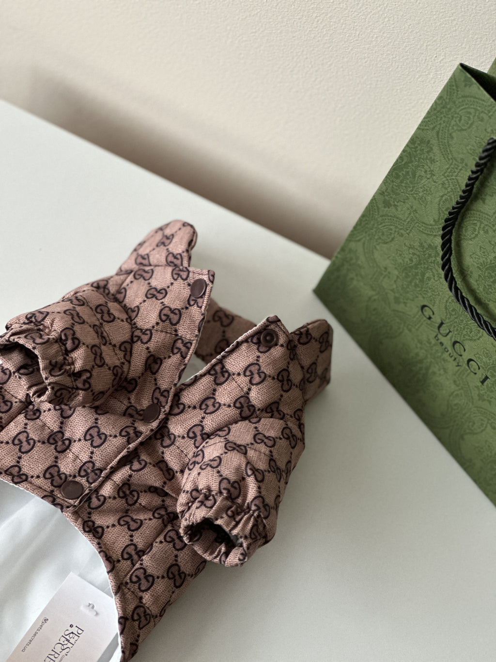 Куртка коричневого кольору з принтом Gucci Monogram