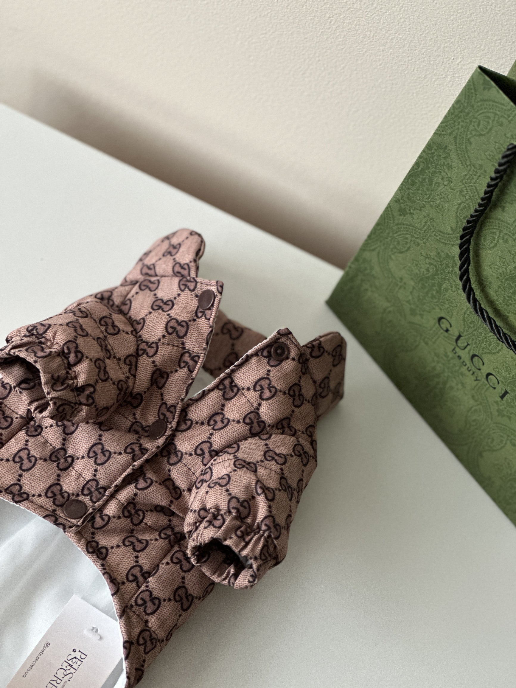 Куртка коричневого кольору з принтом Gucci Monogram