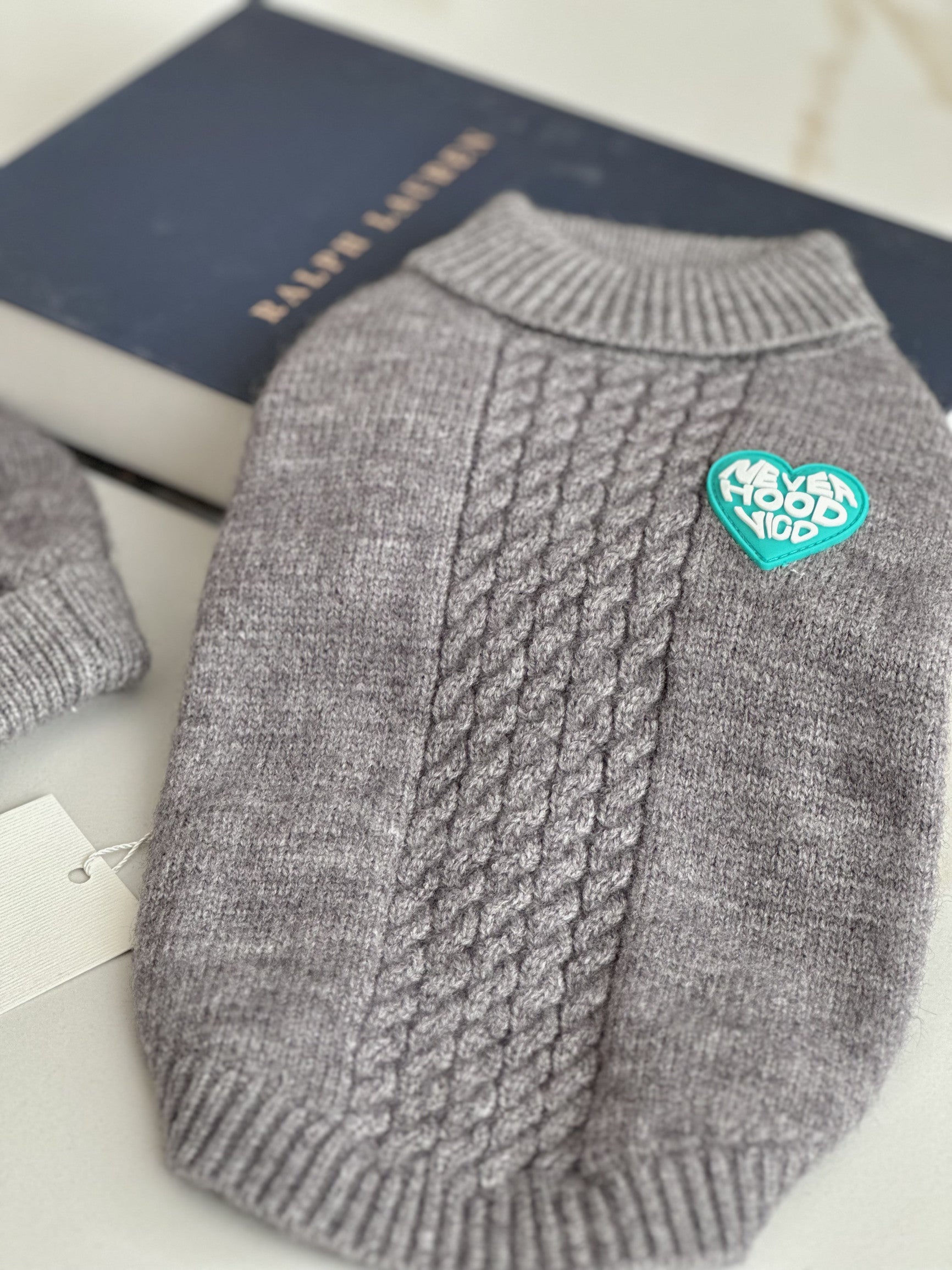 Светр-безрукавка сірого кольору Never Hood