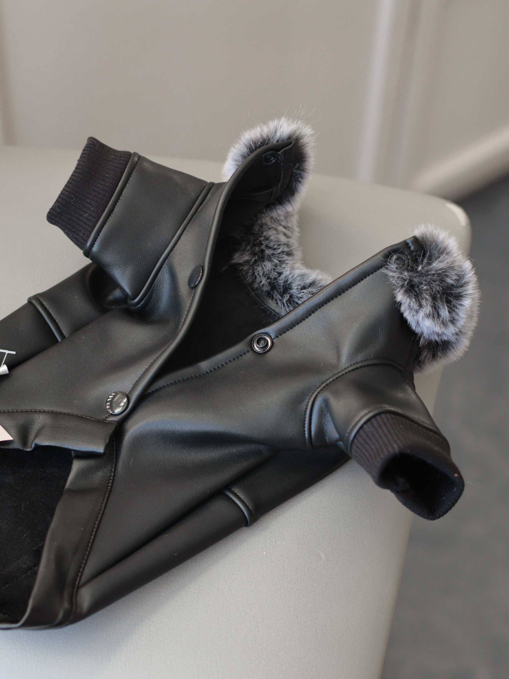 Куртка чорного кольору Leather jacket