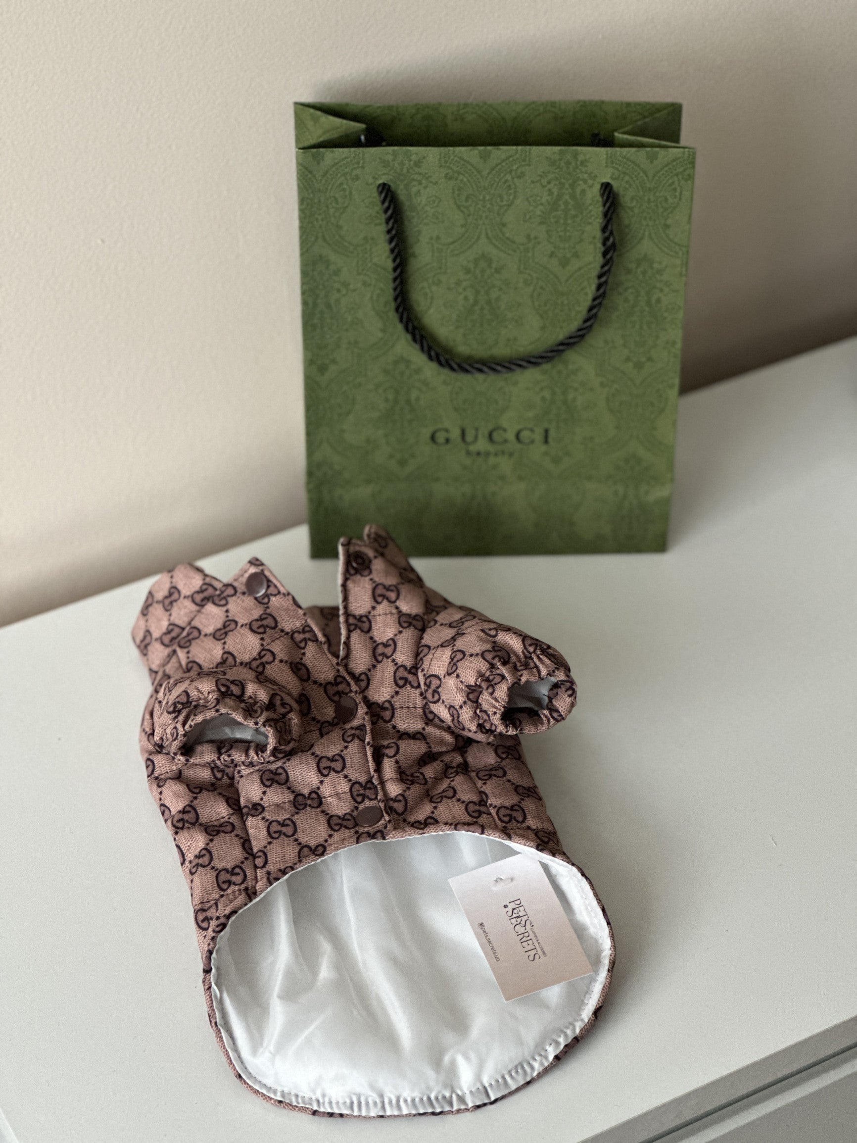Куртка коричневого кольору з принтом Gucci Monogram