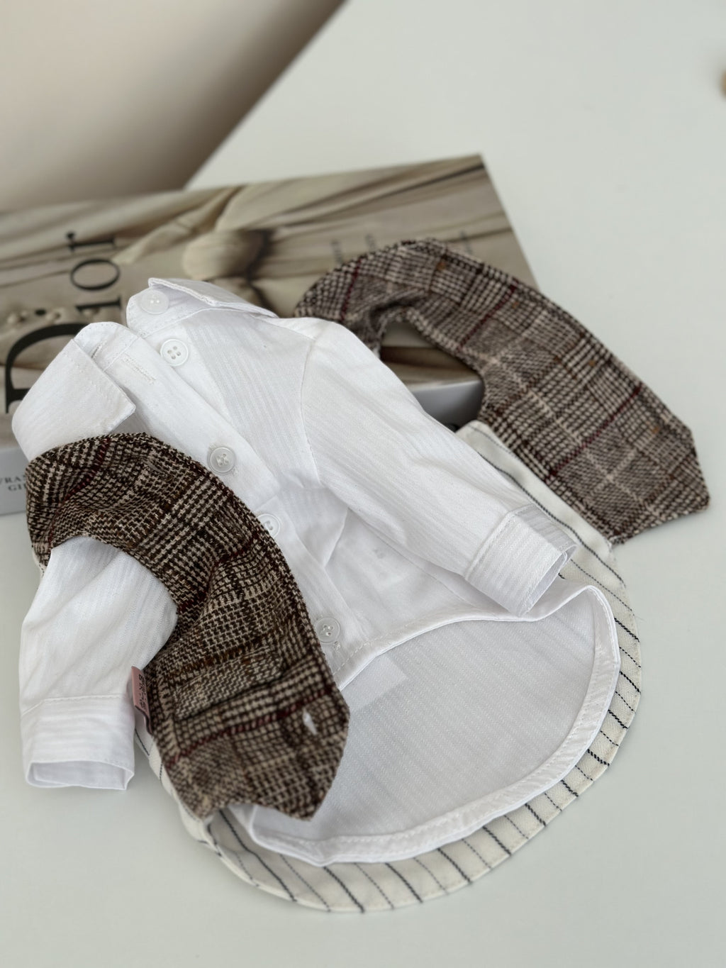 Смокінг біло-бежевого кольору Gentle Cream