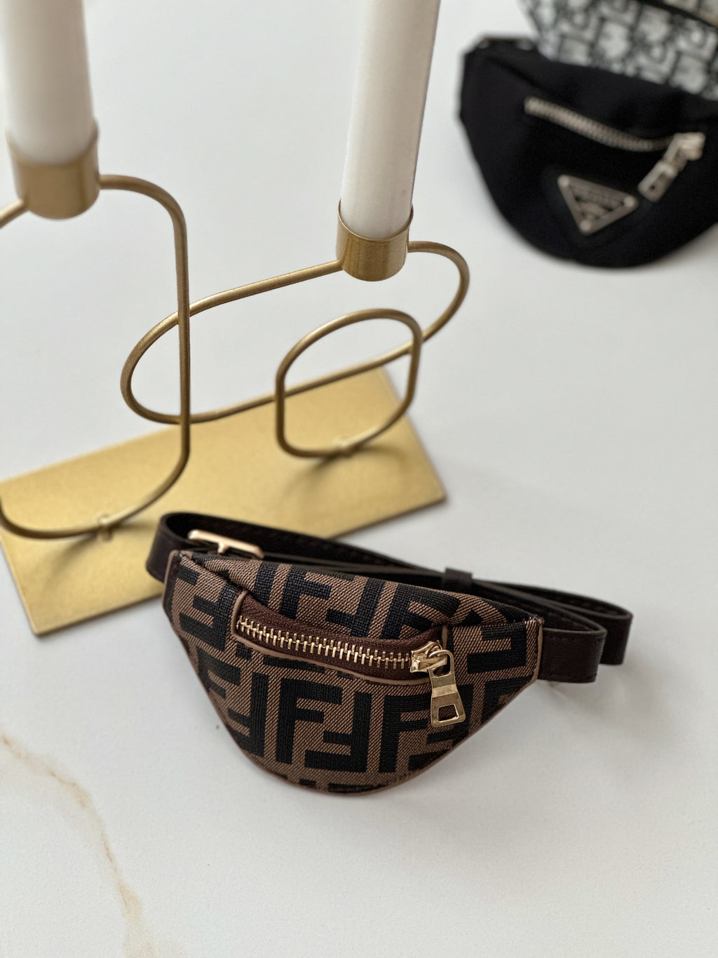 Бананка коричневого кольору з принтом Fendi