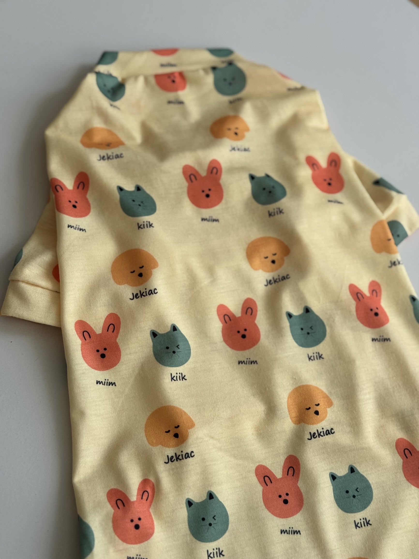 Cream-colored Animals T-shirt
