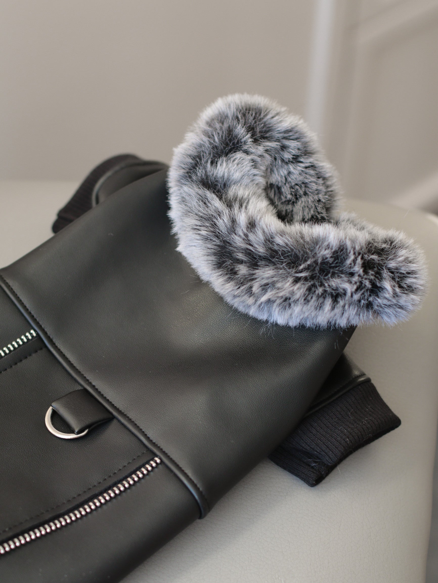 Куртка чорного кольору Leather jacket